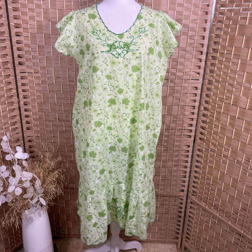 Vintage Light Green Floral Nightgown Dress with Embroidered Neckline